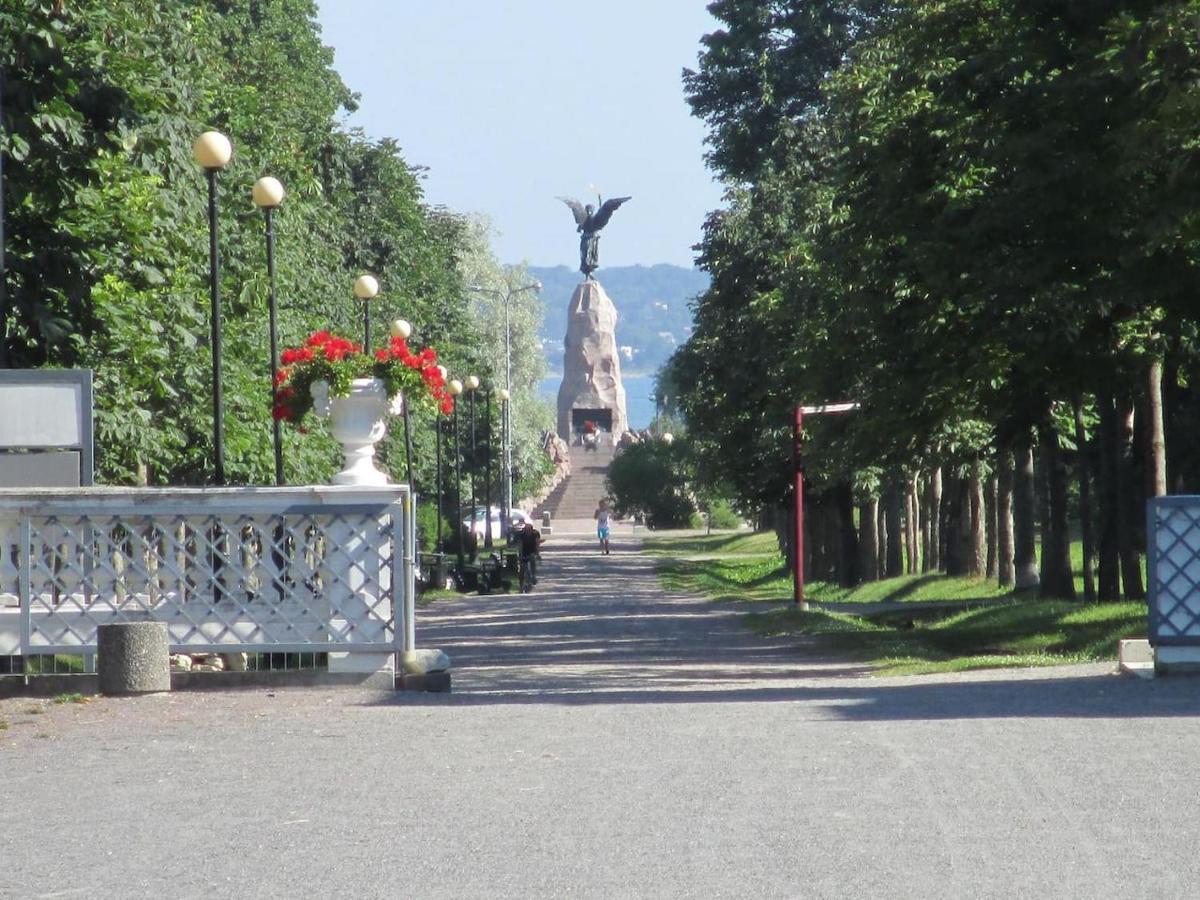 1 Bedroom Apartment Near Kadriorg Swan Pond Tallinn Eksteriør bilde